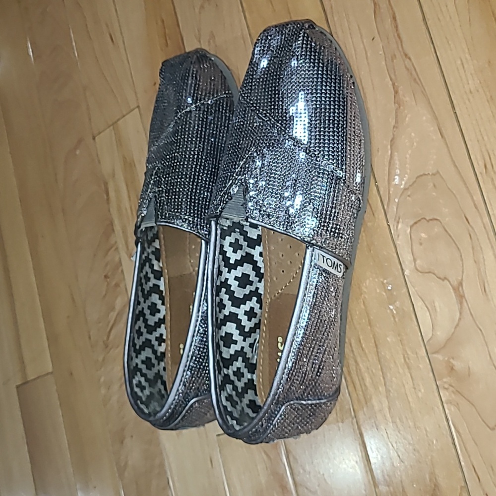 Tom's pewter sequin slip on sz 5